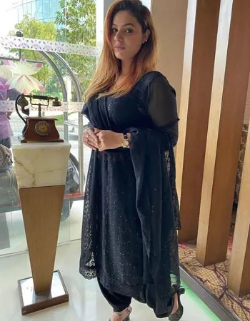 Gurgaon call girl Deepti